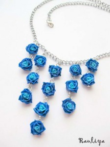 06) Ожерелье Голубые розы. 150.000